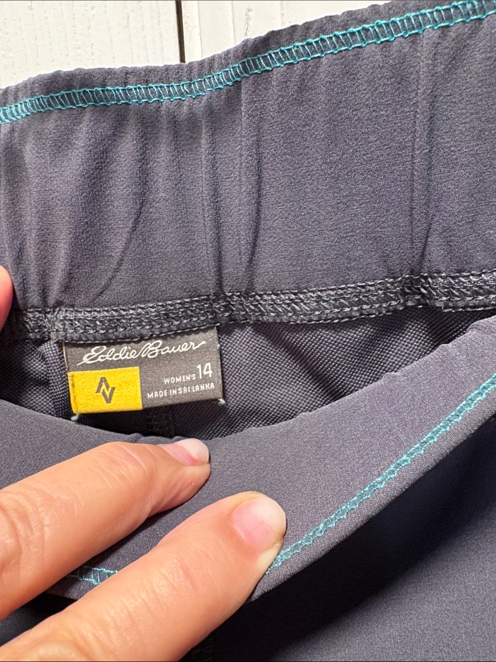 Eddie Bauer Women’s Cargo Pants in Charcoal Gray - Picture 2 of 4